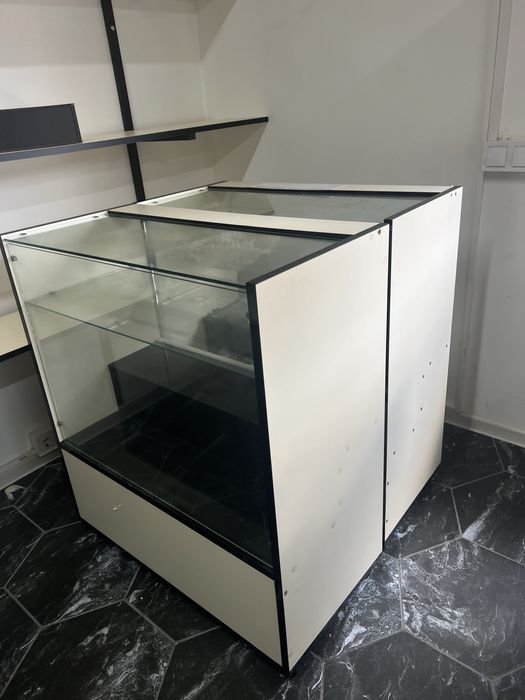 Вітрина для магазина