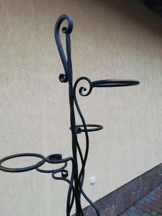 Подставка для цветов металическая кованная