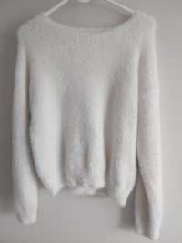 Sweter dziewczęcy puchaty r. 128 Reserved jak nowy