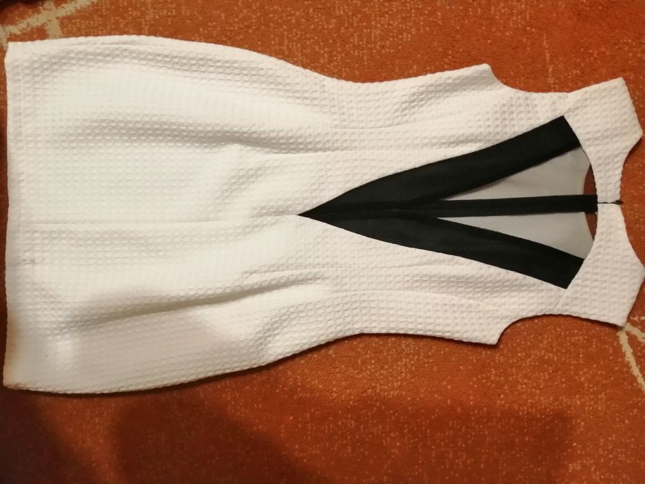 Śliczna Sukienka REGARD