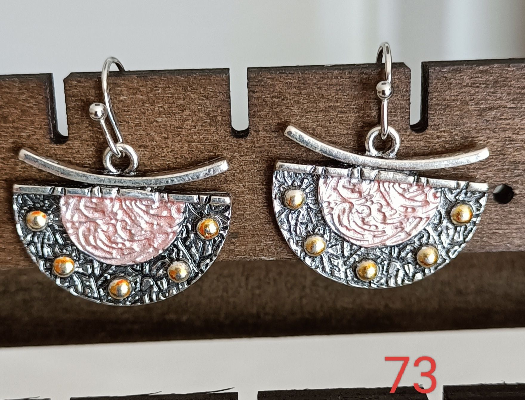 Brincos novos variados