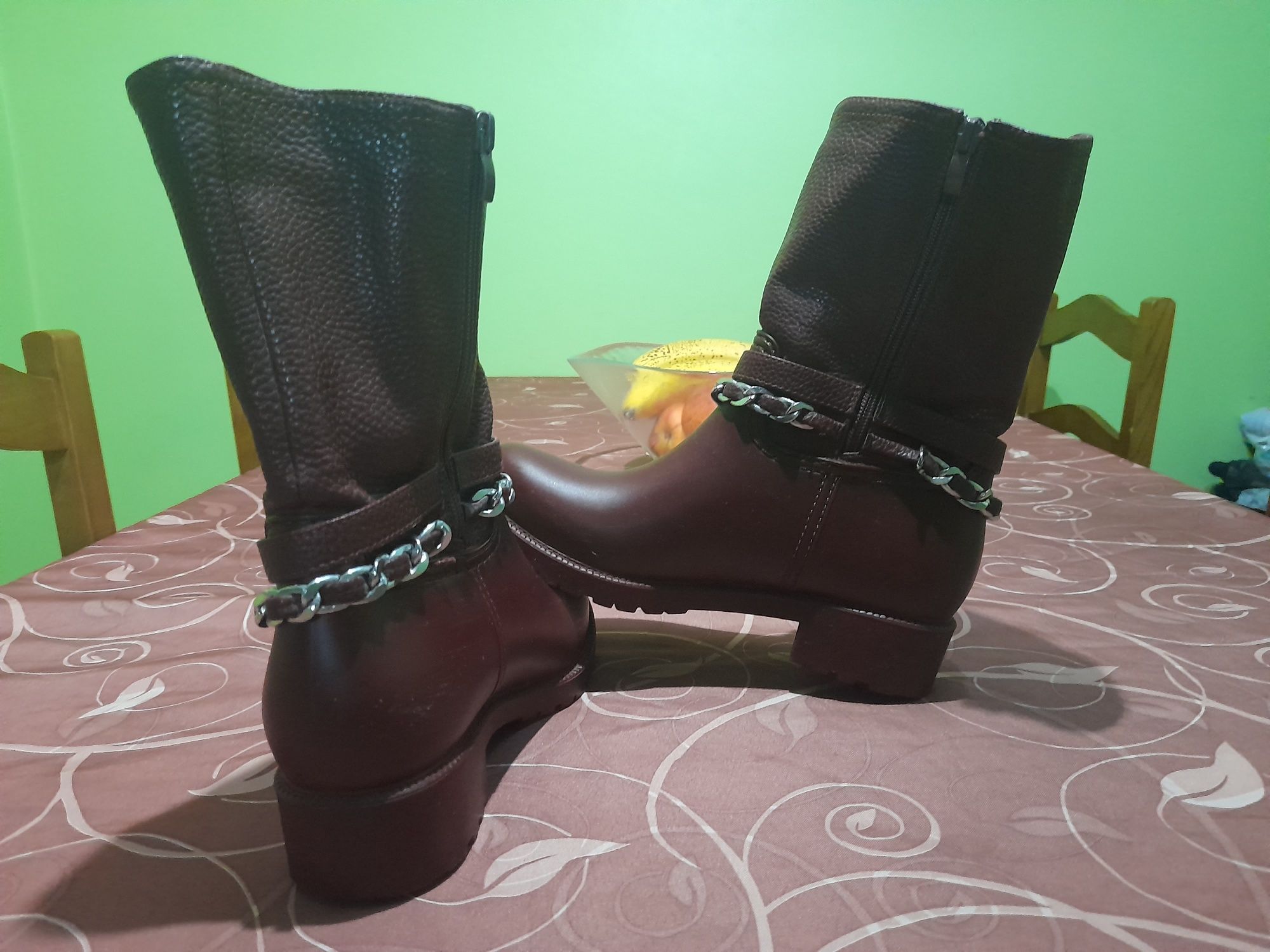 Botas tamanho 37