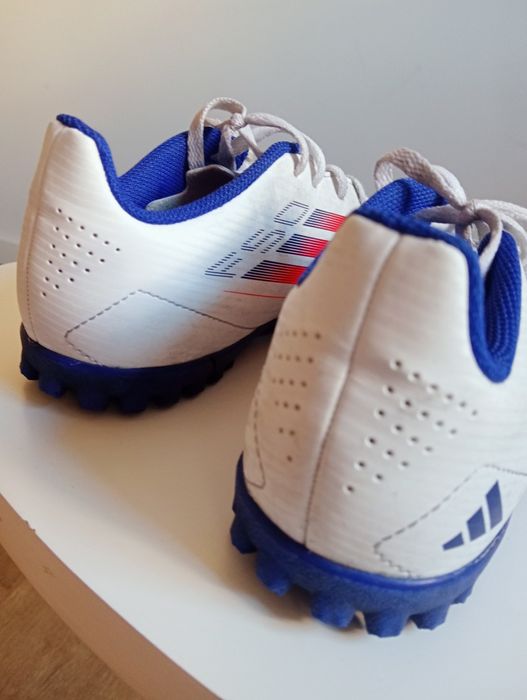 Chuteiras adidas  turf em ótimo estado