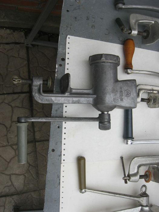 Продам чугунную мясорубку СССР