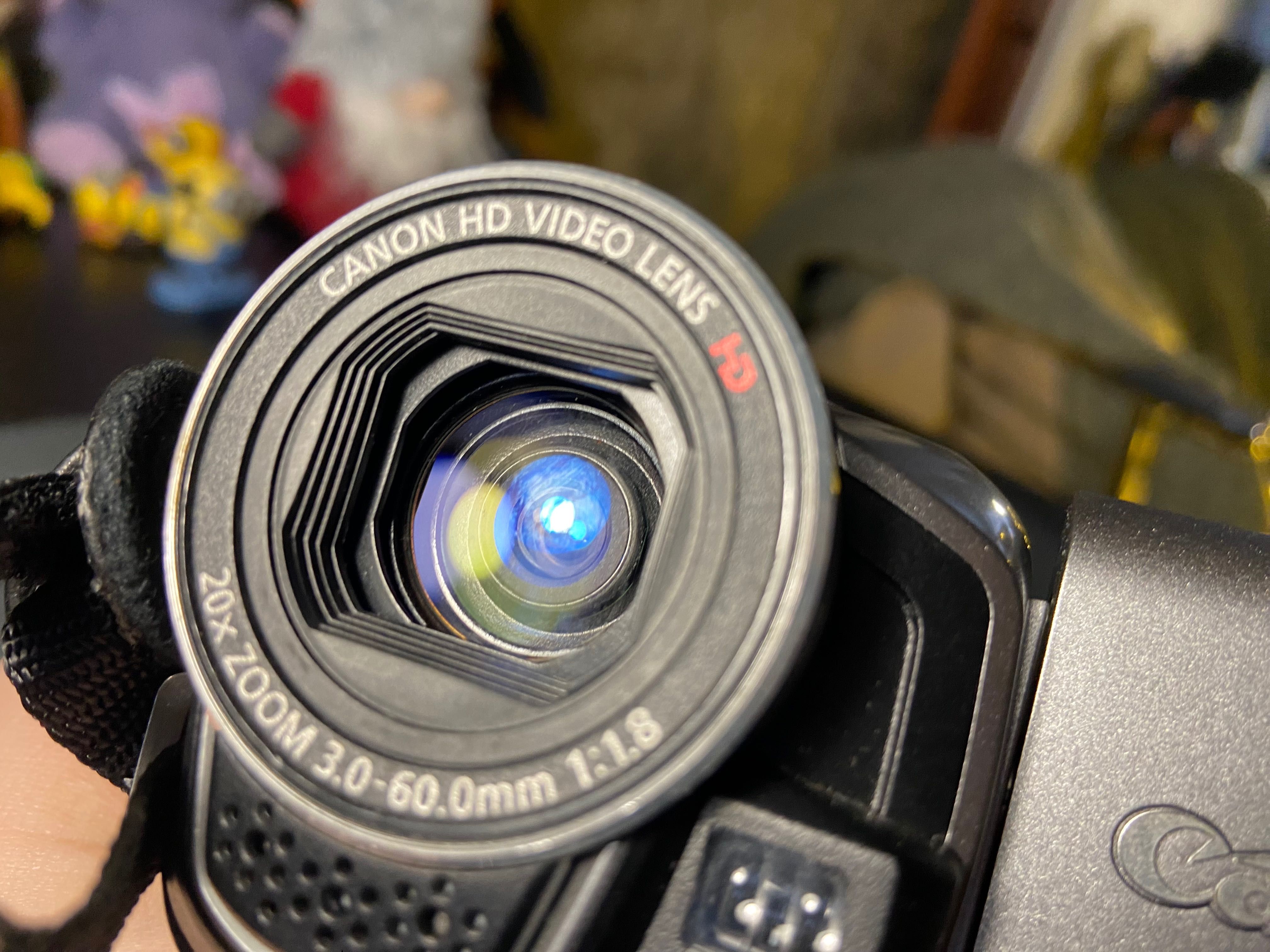 Відеокамера Canon Legria HF R106