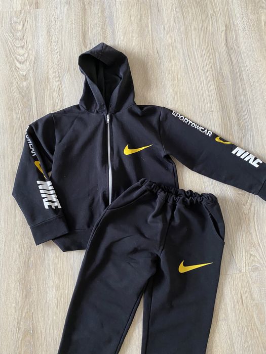 Трикотажний спортивний костюм хлопчику Nike