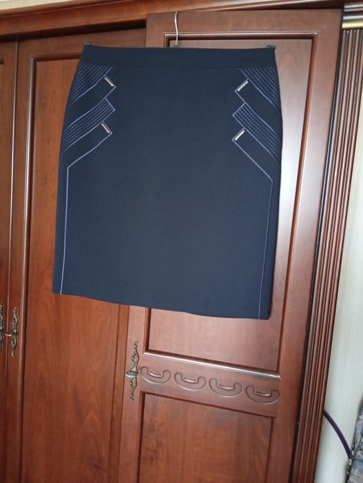 Спідниця (Польща) розмір 52. довжина 60см. талія 90см. бедра 112