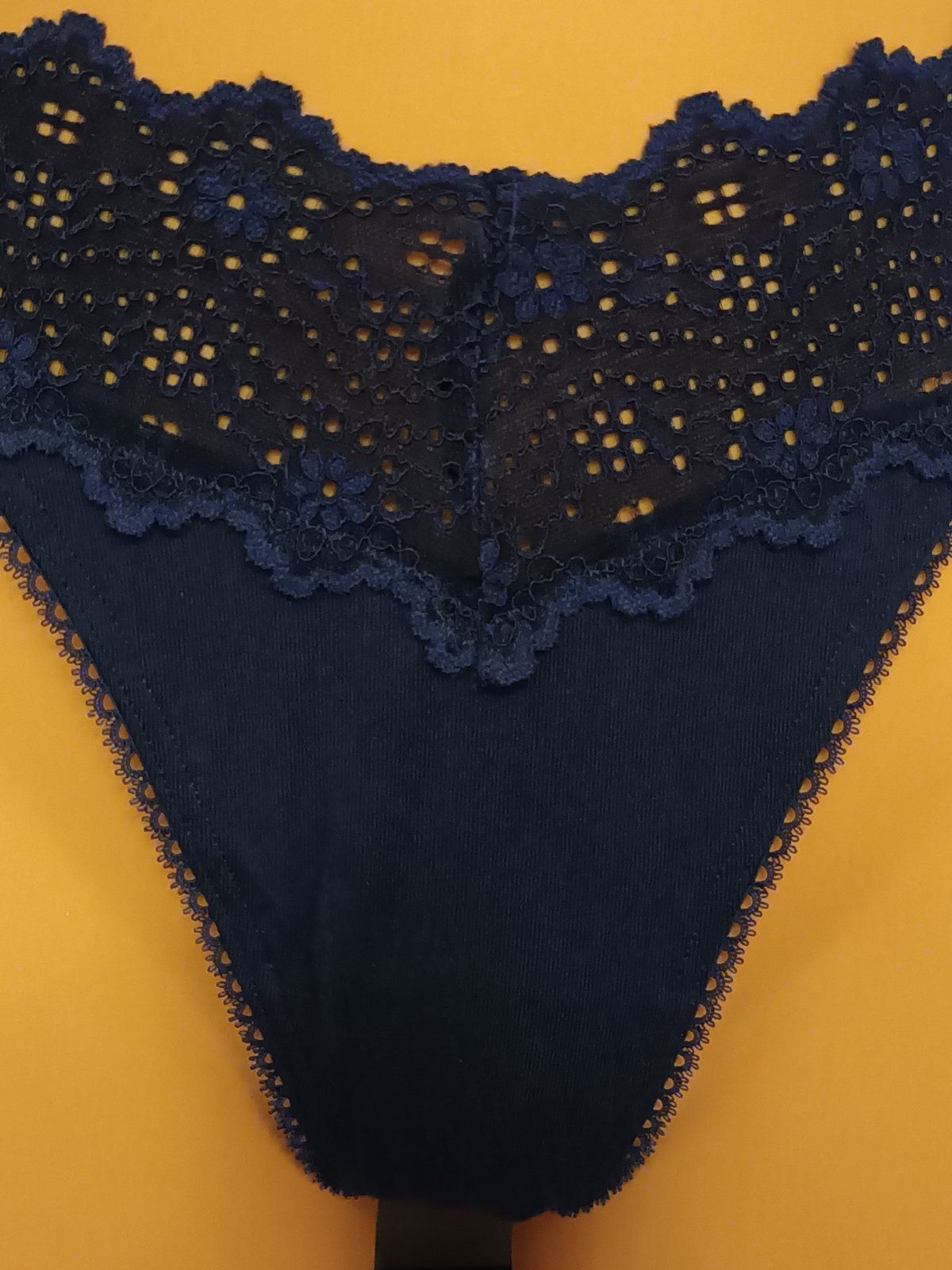 Victoria's Secret. Majtki  Stringi. Roz.L