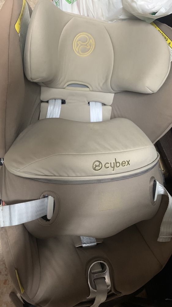 Cadeira Cybex modelo Sirona