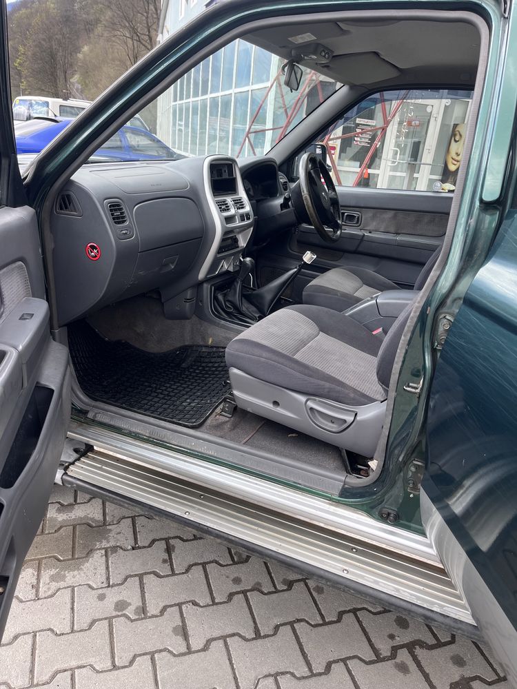 Джип ПІКАП 4•4 Nissan Navara 2,5