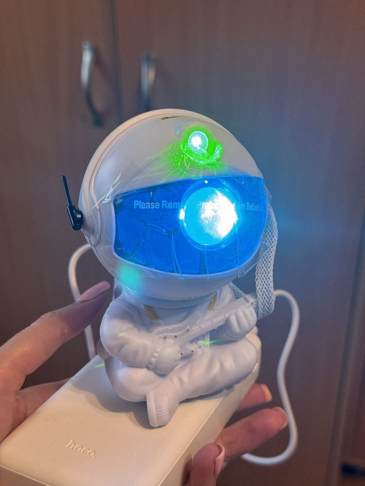 Нічник проектор космонавт astronaut nebula projector