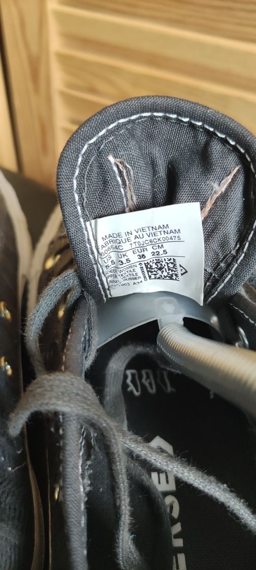 Converse na platformie płucienne że złotymi elementami rozmiar 36