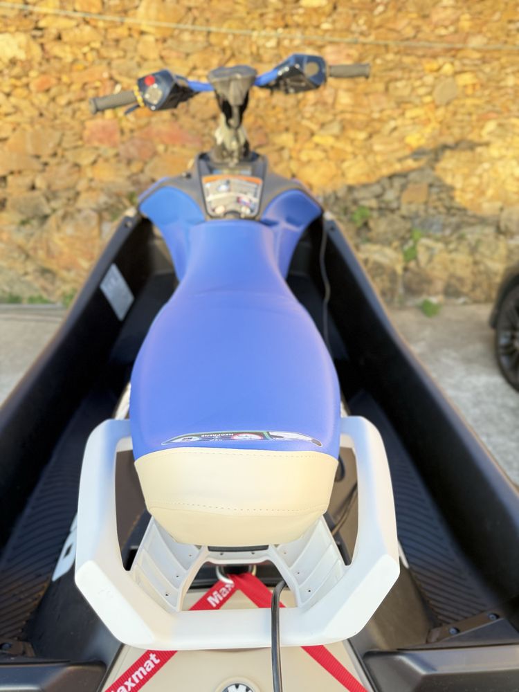 Seadoo Spark Trixx 3-up 90 (3 lugares 08/2025) C/atrelado novo