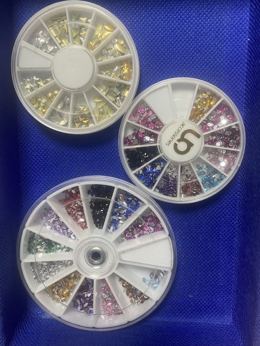 Стрази і глітер для нейларту