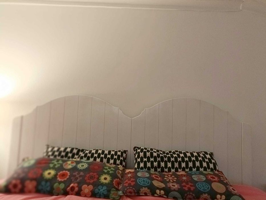 Cabeceira de cama branca
