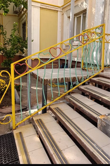 Продам поручні залізні