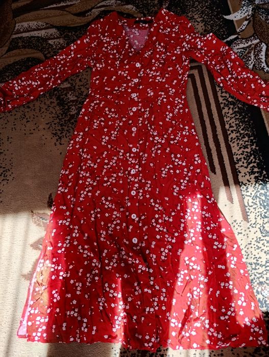 Червона сукня жіноча