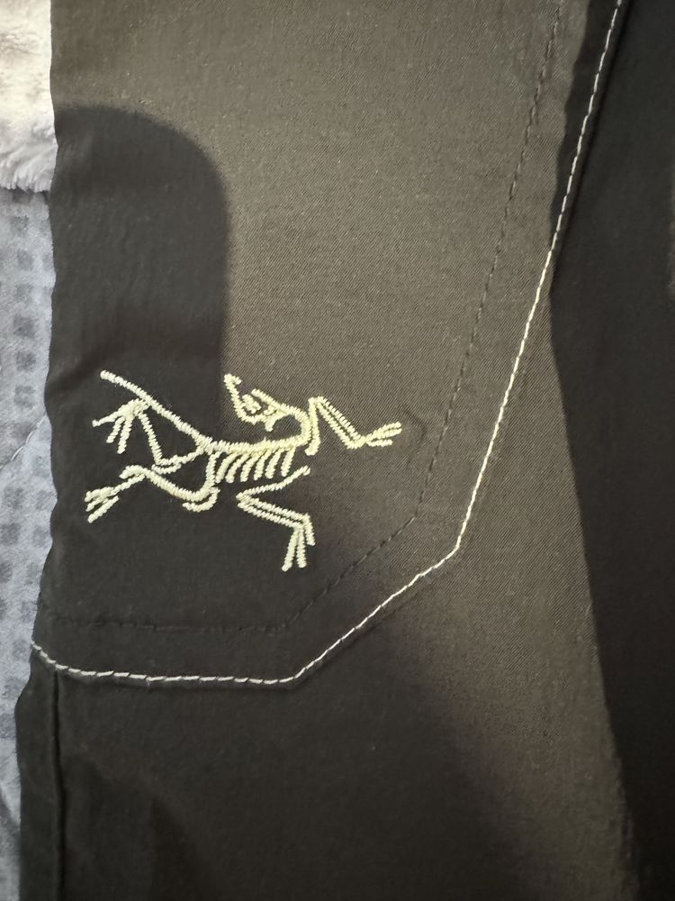 Spodenki arc’teryx rozmiar 8 i 10. 2 sztuki