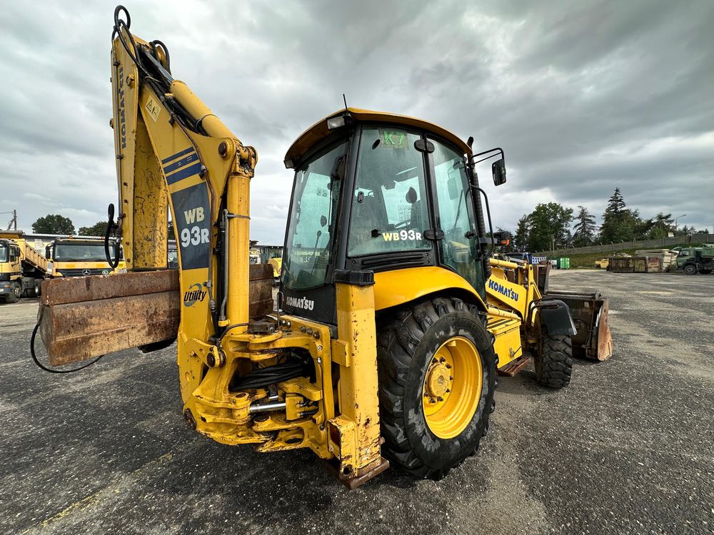 Koparko ladowarka komatsu wb93r-5