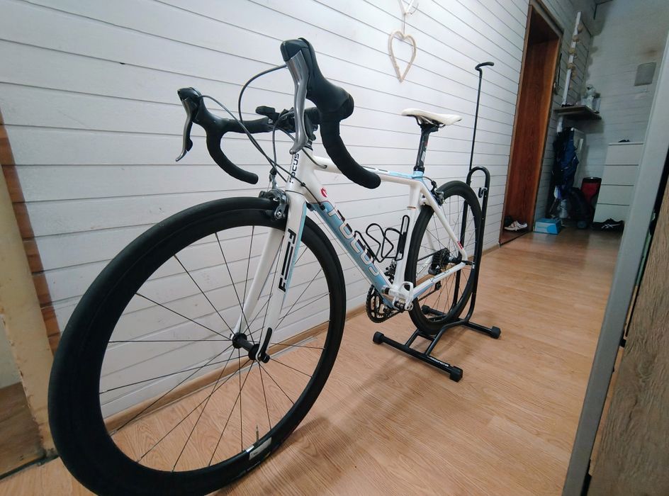 Rower szosowy Focus cayo carbon.