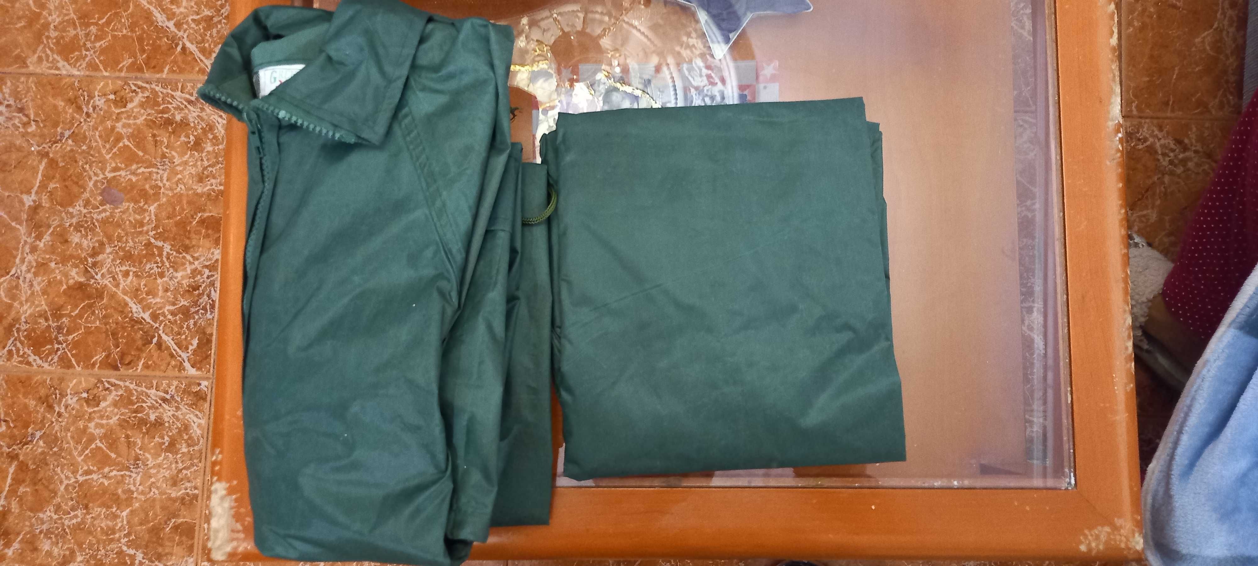 capa de chuva cor verde cão capucho calça nova casaco usado