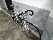 Vendo bicicleta de ciclista em bom estado
