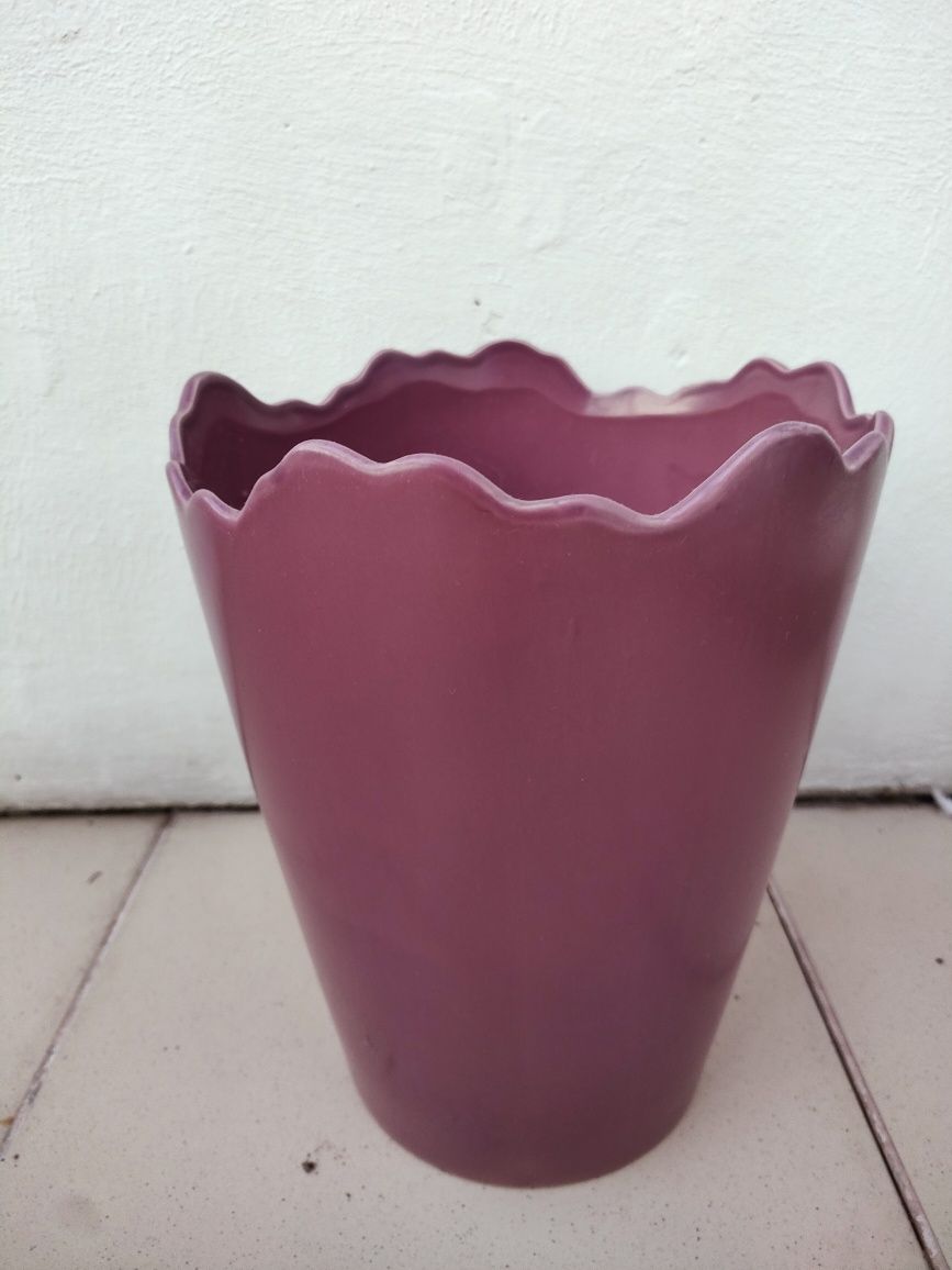 Doniczka , osłonka ceramiczna wysoka, wyjątkowy kształt