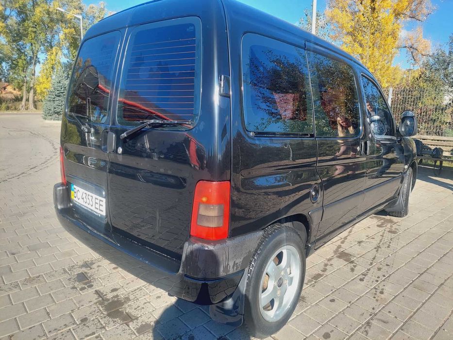 Авто Пежо Рартнер