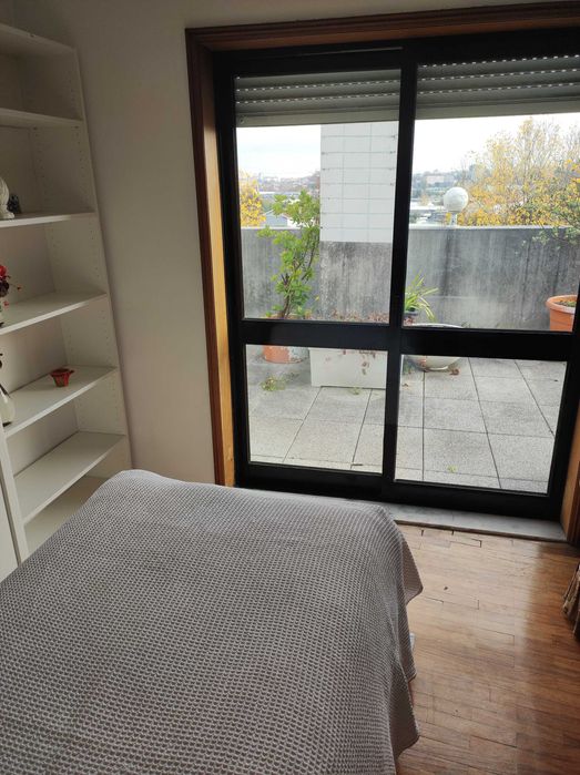 Quarto individual muito amplo,com luz direta