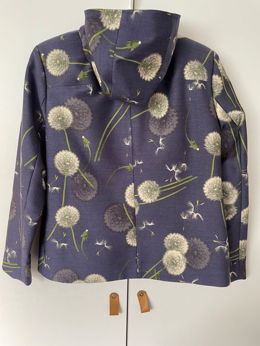 Демісезонна куртка з принтом, квітковий мотив.