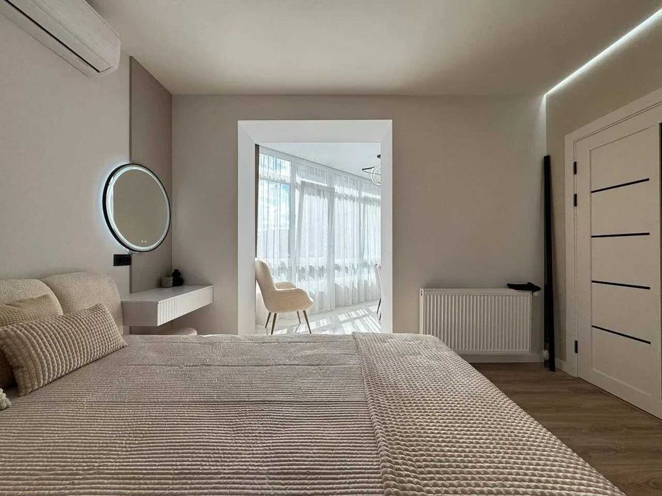 Укомплектована однокімнатна біля озера