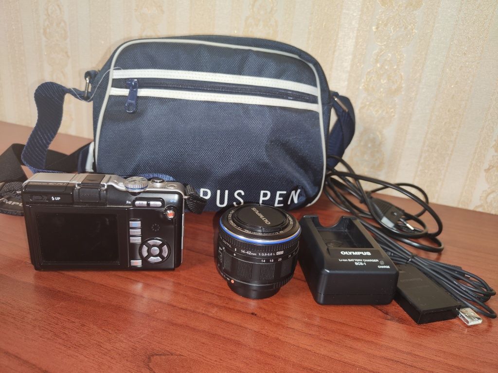 Без зеркальный фотоаппарат  Olympus PEN E-PL 1.