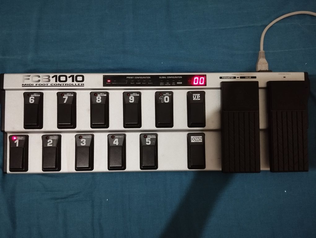 Controlador midi Behringer FCB1010 - Em ótimo estado