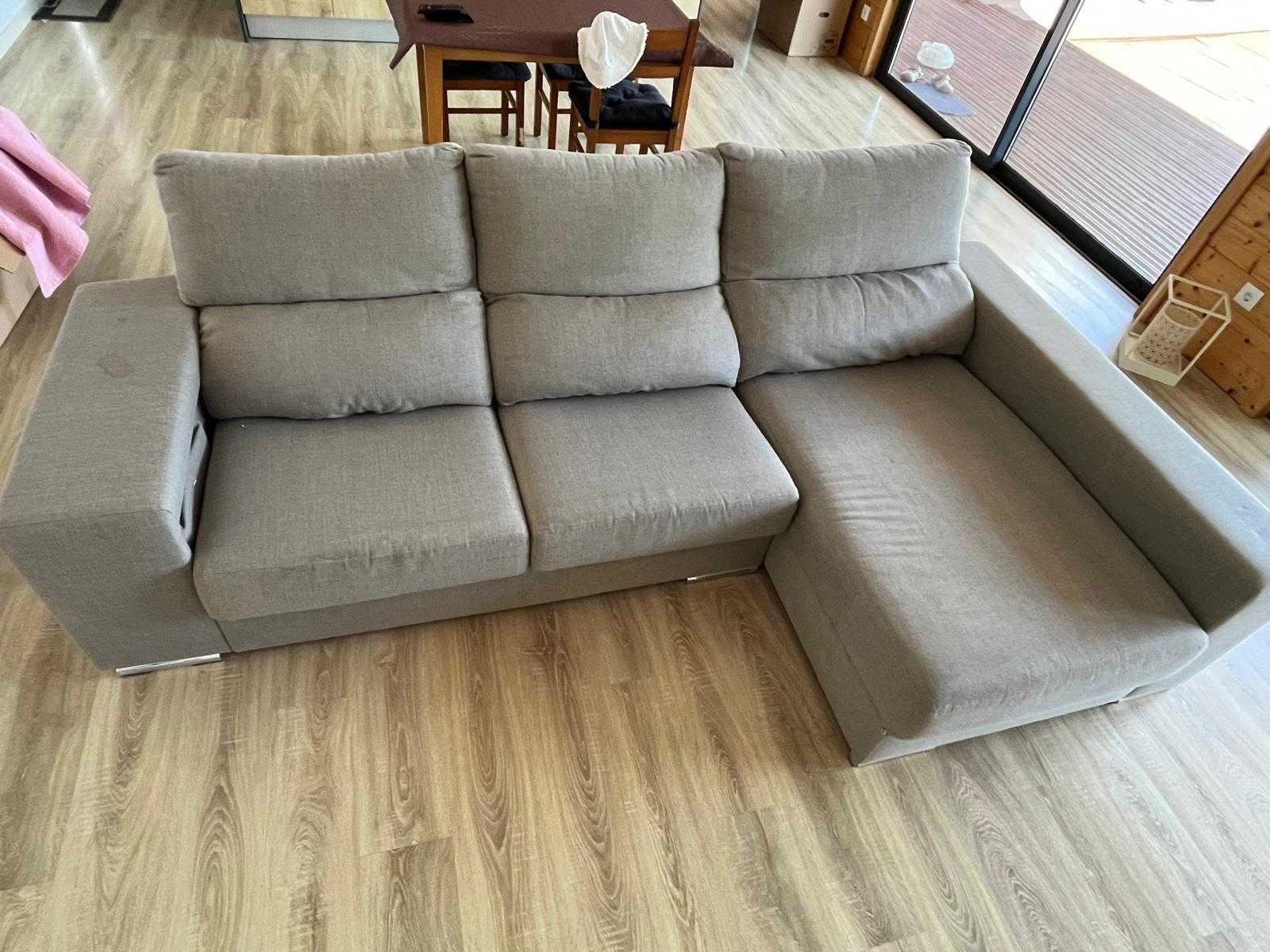 Sofá com chaise long