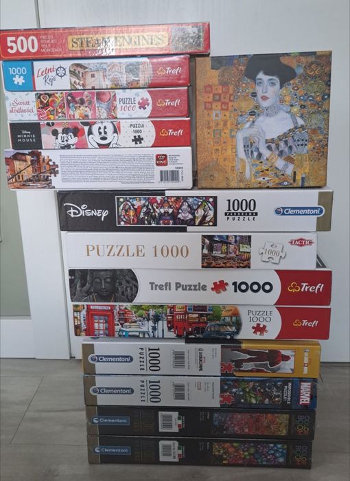 Trzy paczki puzzli rezerwacja.