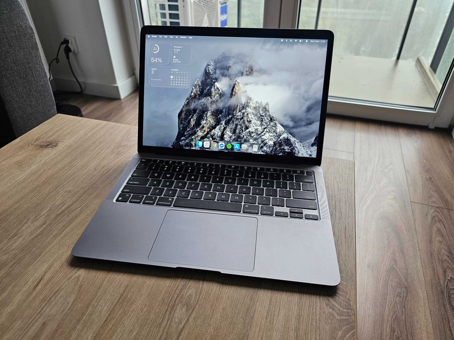 Macbook Air M1 8/256 - Świetny stan, bateria 29 cykli, 98% sprawności