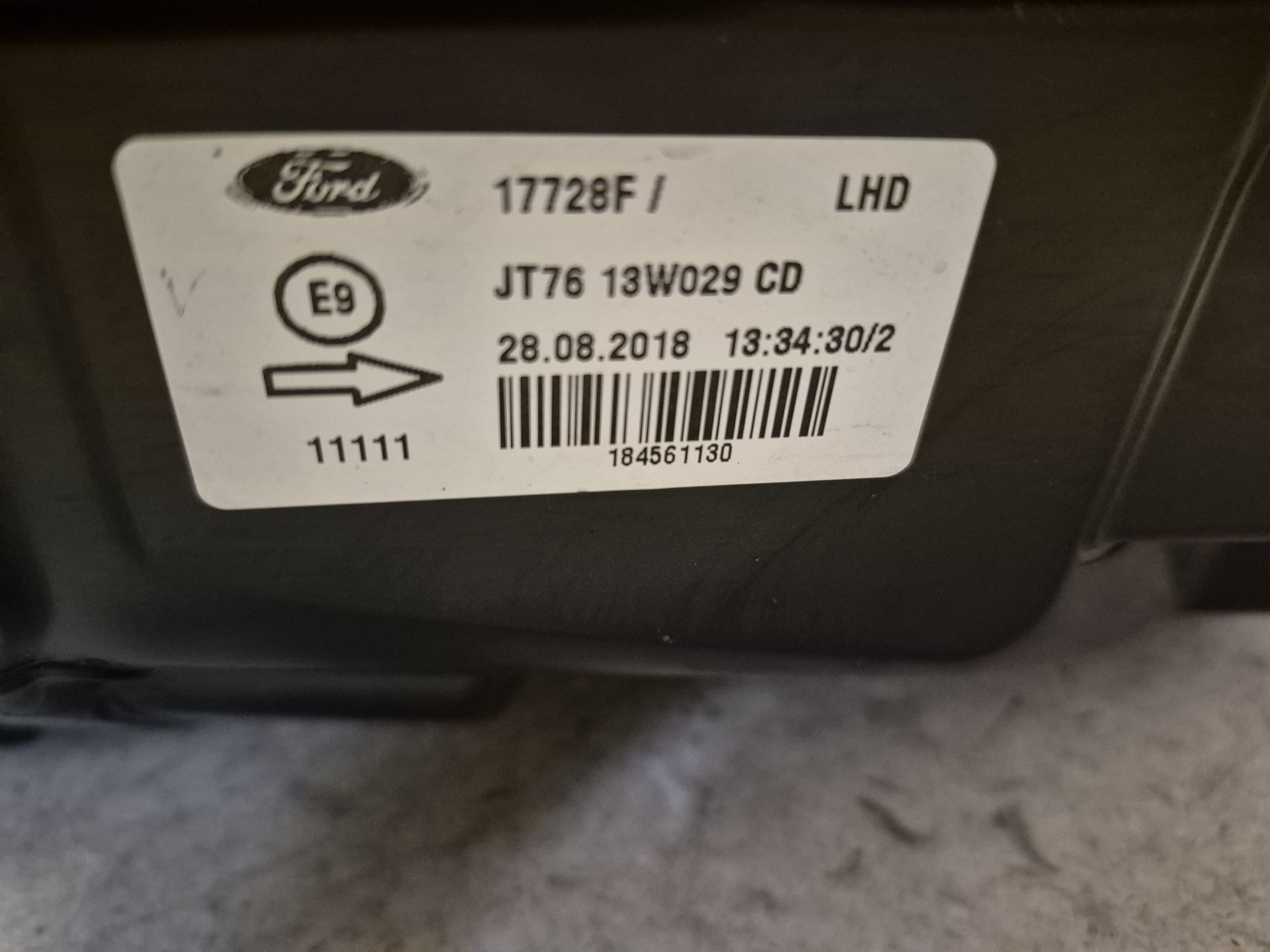 Lampa reflektor ford Transit courier lift prawy europa czarny