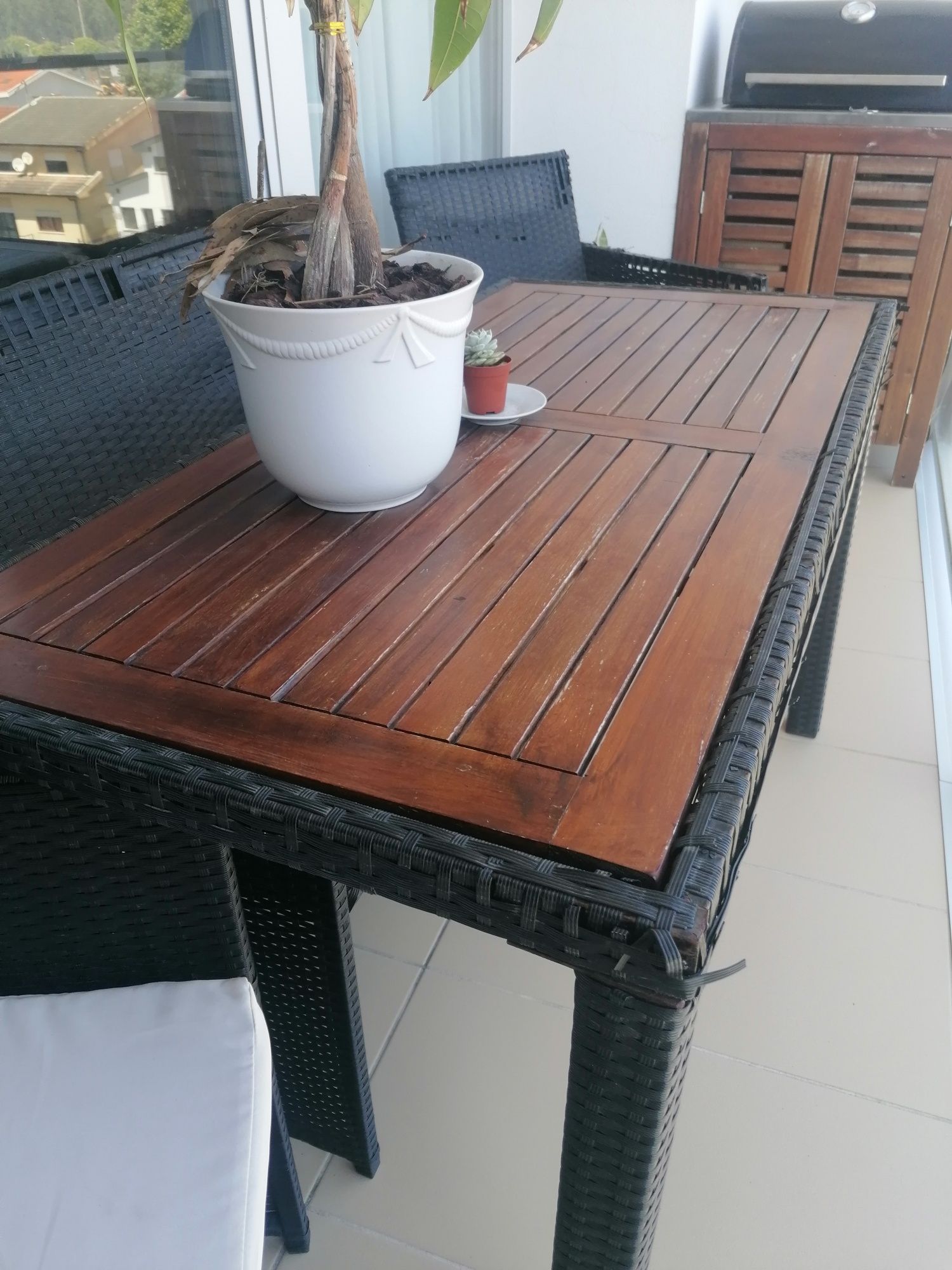 Conjunto Mesa e caldeirões jardim