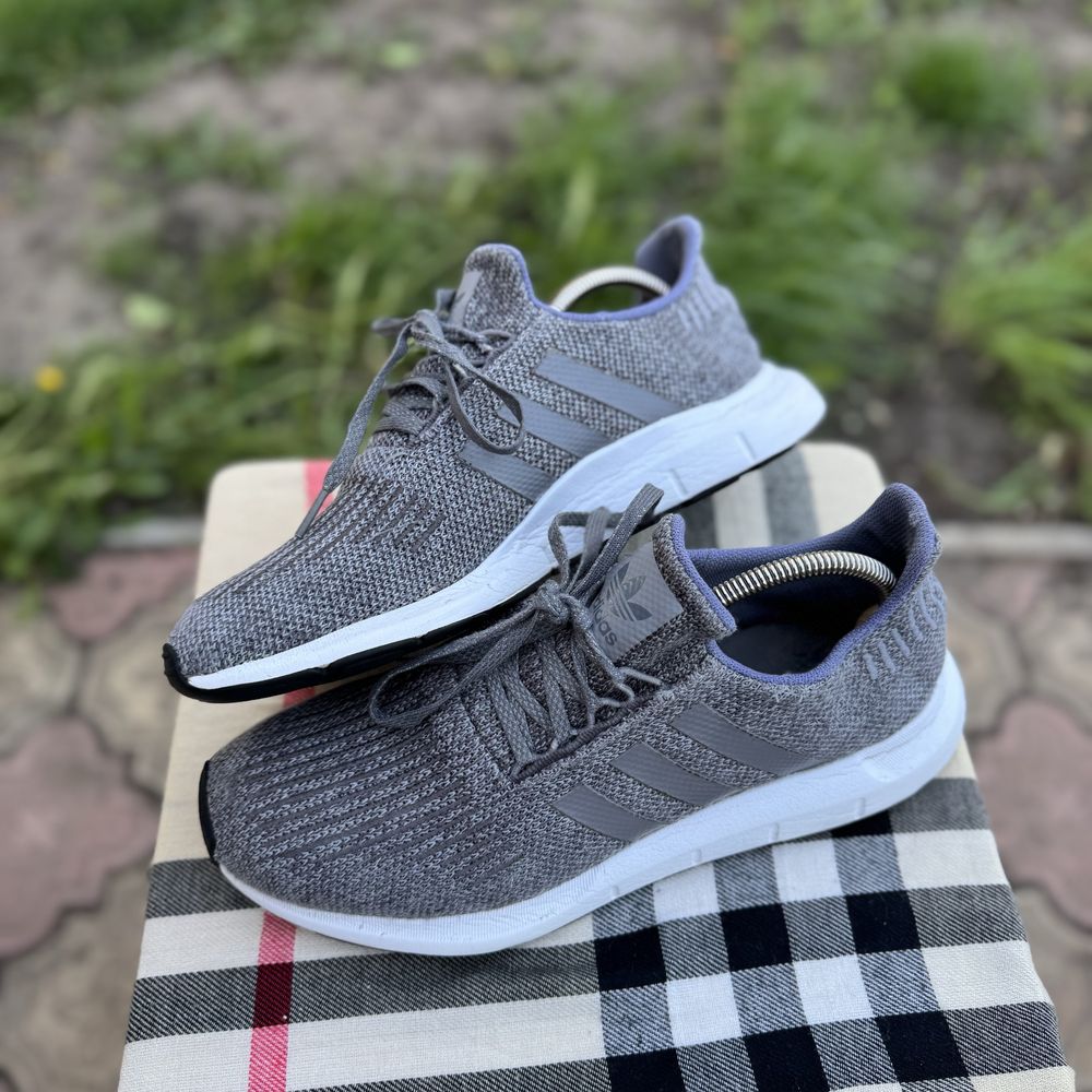 Кроссовки Adidas Swift Run Grey/White, 44,5 размер, Оригинал