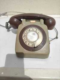 Telefone antigo com disco