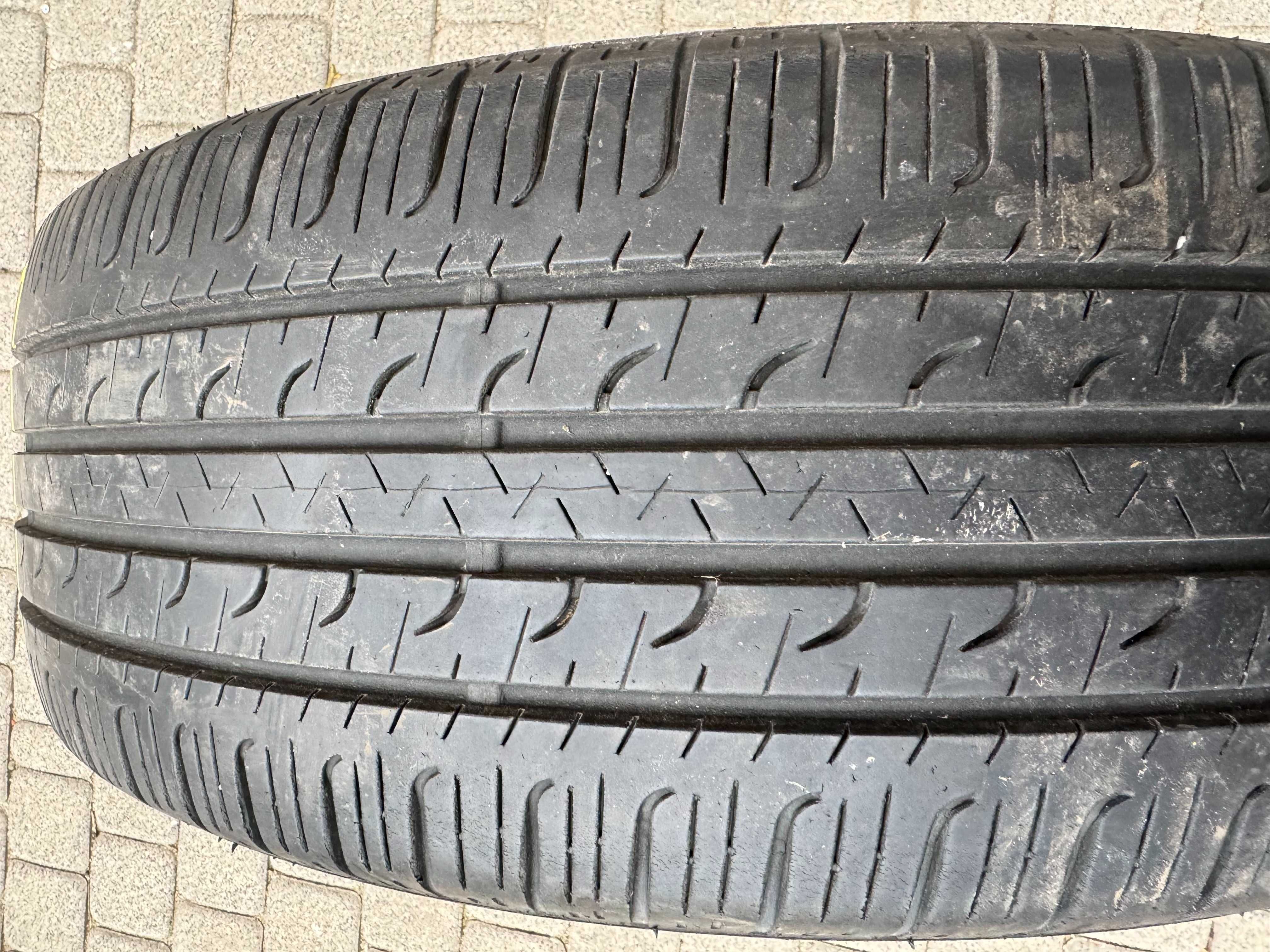 Opony Goodyear EfficentGrip 225/55R19 99V - komplet