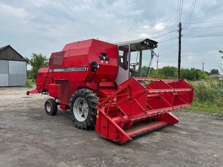 Свіжо привезений комбайн Massey Ferguson 20 48S Клас Sampo Норвегія