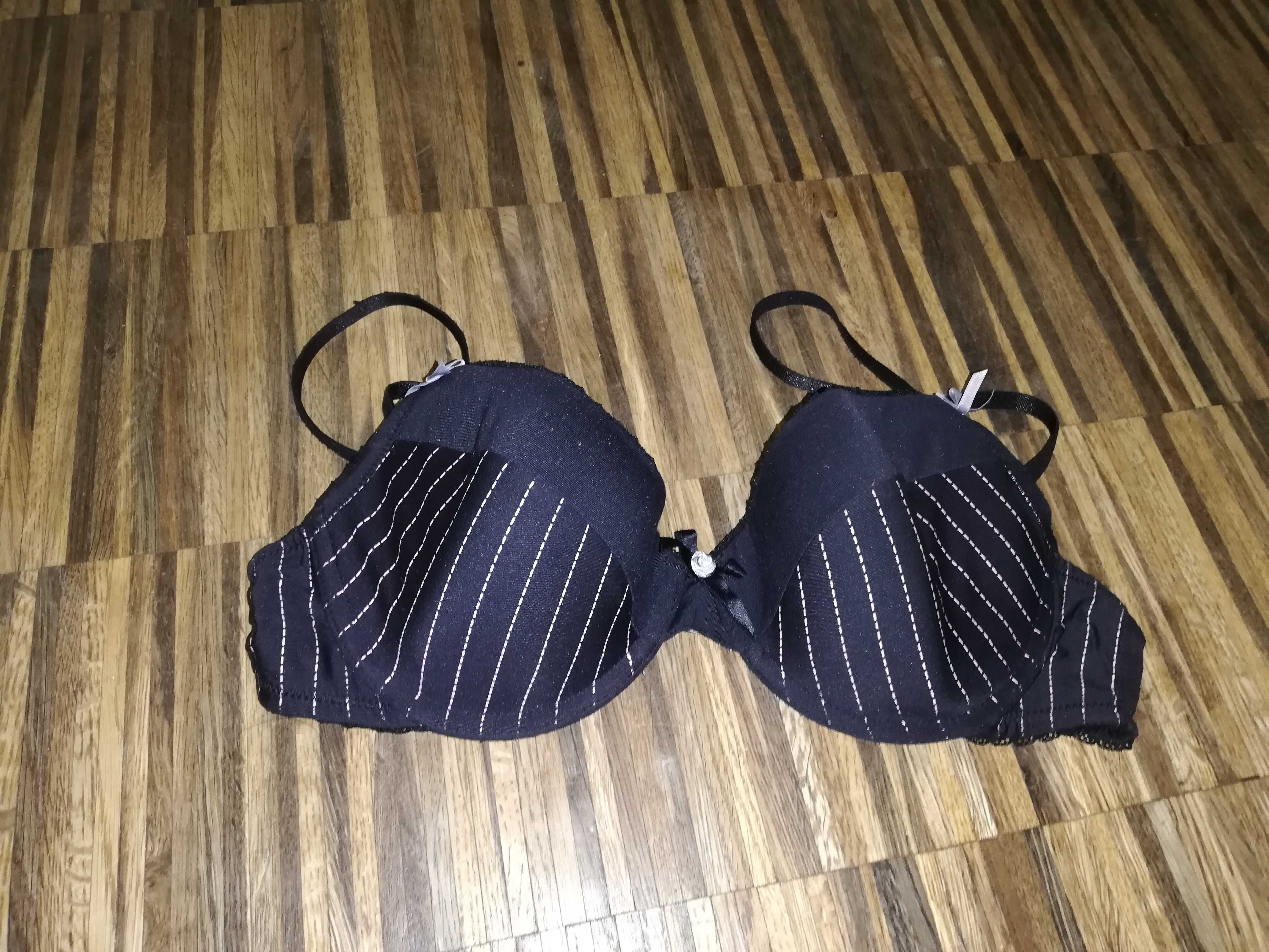 Czarny stanik/biustonosz push up C&A w rozm. 80B