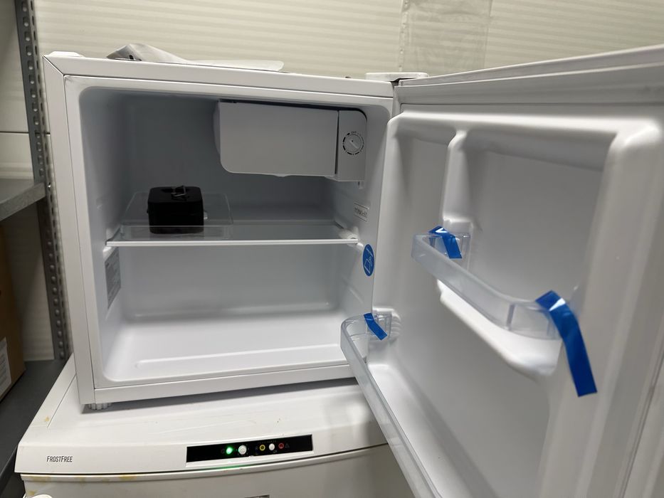 Lodówka mała Amica