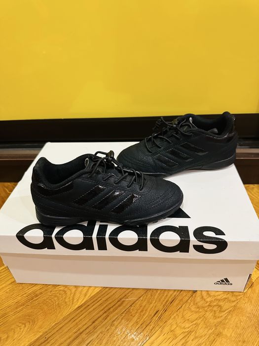 Кросівки сороконіжки Adidas на резинках розмір 30,5