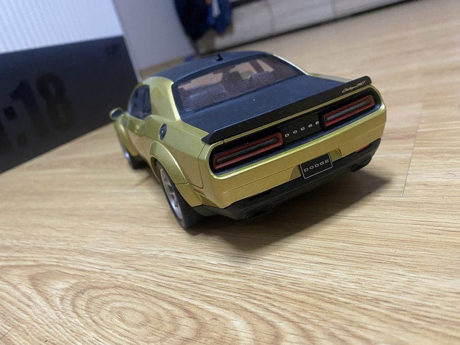 Sprzedam model Dodge skala 1.18 limitowana edycja 999