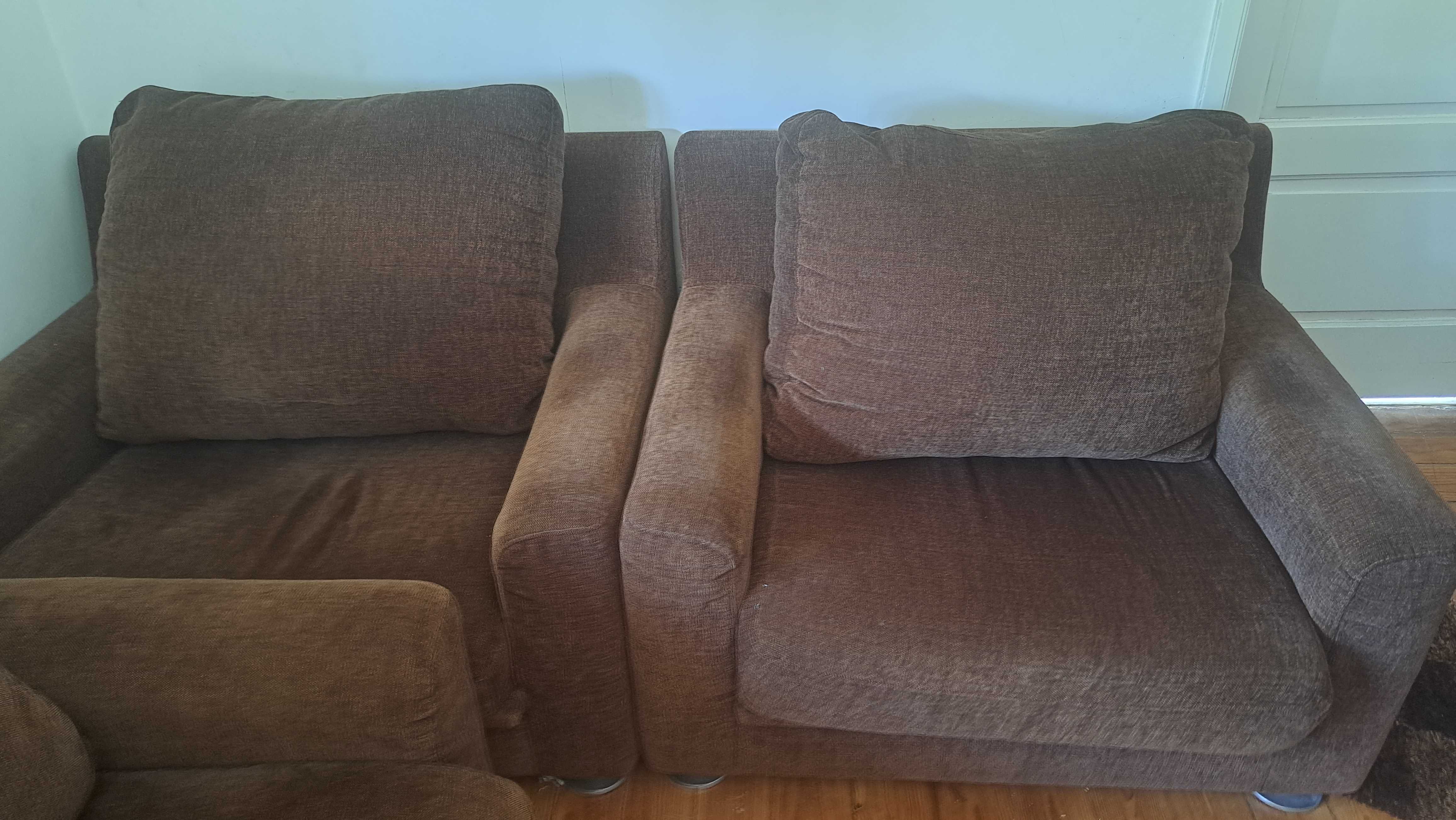 Conjunto Sofás castanho