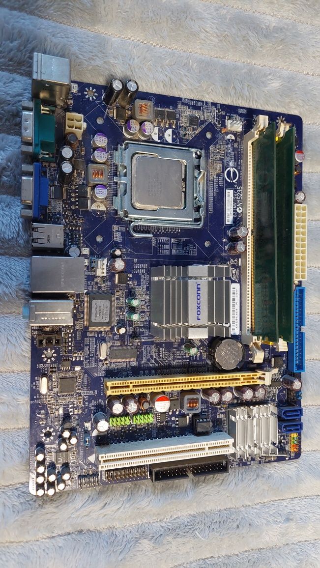 Процесор celeron
материнская плата775 G31MV-K  в гарному робочому стан