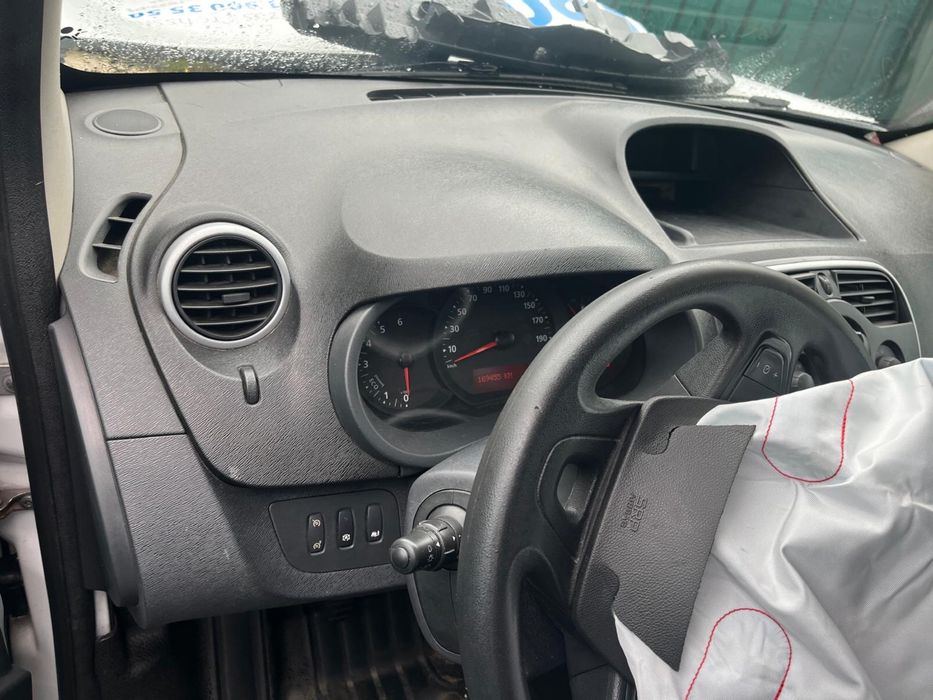 Renault kangoo acidentada