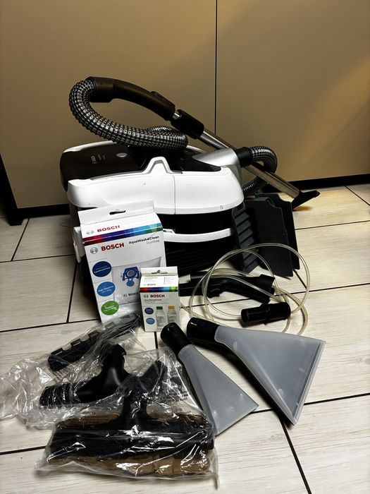 Odkurzacz piorący BOSCH AquaWash&Clean BWD421PRO/04